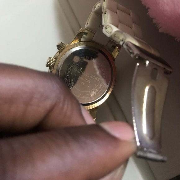 Michael Kors Women’s Watch - Picture 5 of 5